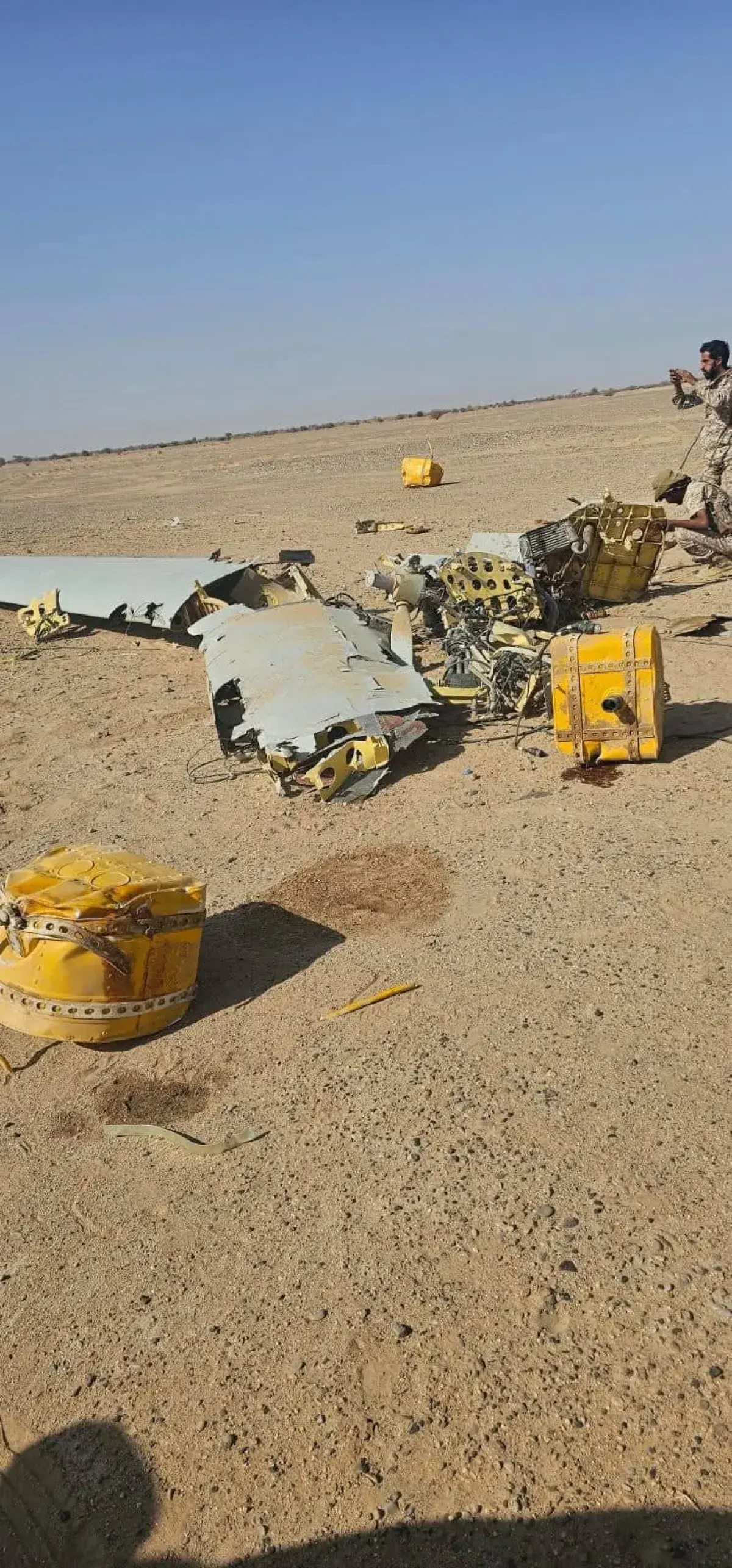 القوات المسلحة تسقط طائرة مسيّرة حوثية في الجوف
