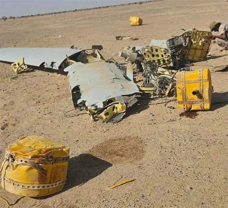 الدفاعات الجوية تُسقط طائرة حوثية مجنّحة في سماء ا...