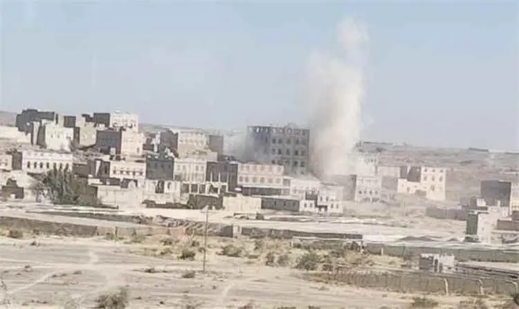 الحوثيون يفجّرون منازل مواطنين ويعتدون على نساء وأ...