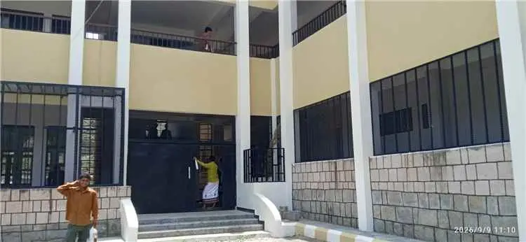 ثانوية خالد بن الوليد تكرم طلابها المتفوقين ومعلمي...