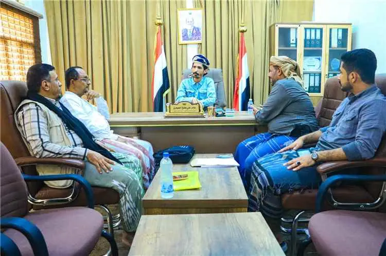 مدير عام مديرية العبر يبحث مع فريق فني احتياجات ال...