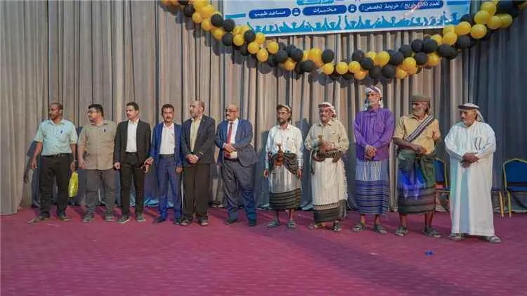 معهد شبوة العالي للعلوم الطبية يحتفي بتخرج 35 طالباً وطالبة في التخصصات الطبية