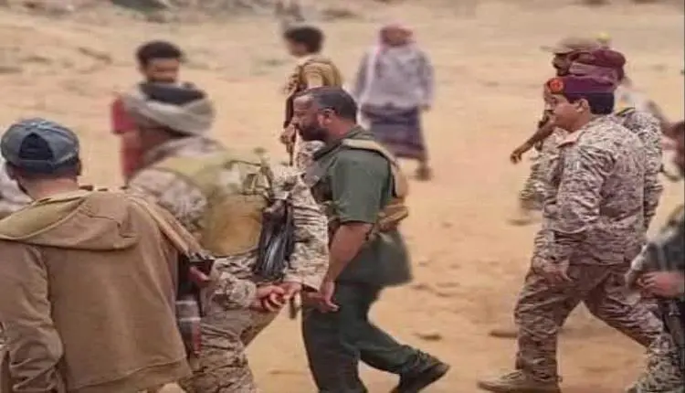 وزير الدفاع يتفقد جبهات الضالع ويشيد ببطولات القوا...