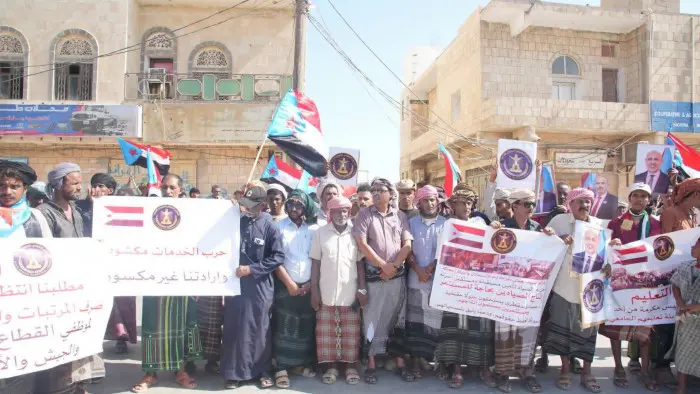 جماهير سقطرى تحمل سلطات الوصاية مسؤولية المعاناة المعيشية