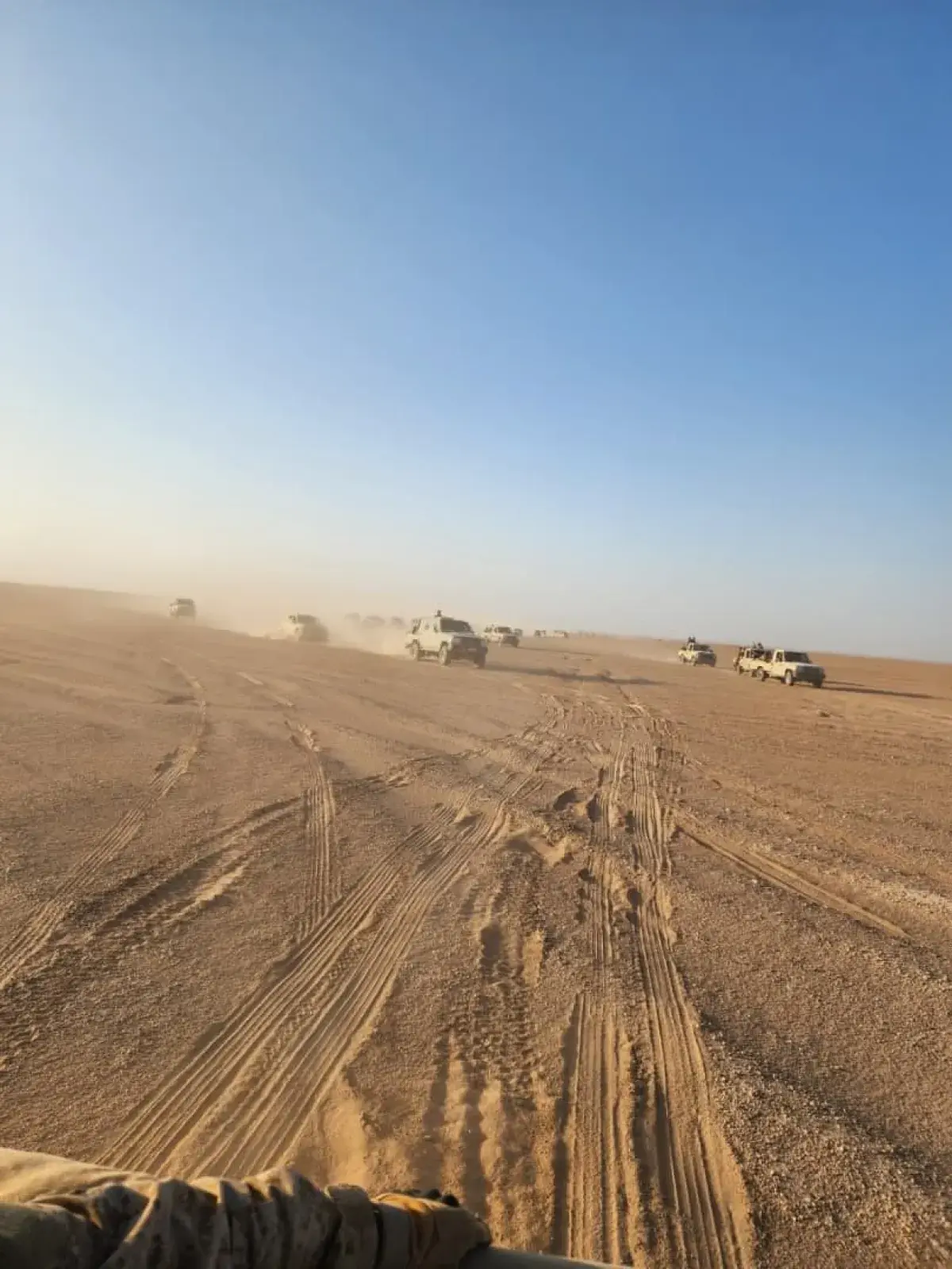 القوات الحكومية تتقدم شرق حزم الجوف وتقطع خطوط إمد...