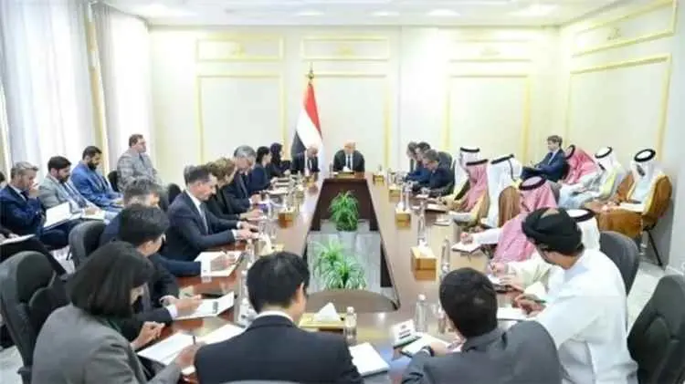 العليمي يحمل الحوثيين مسؤولية التصعيد ويطالب بوقف...