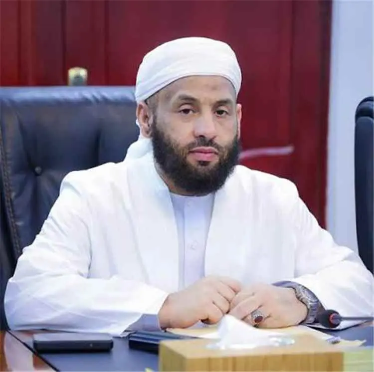 وزير الأوقاف يدعو اليمنيين للاصطفاف خلف القوات الم...