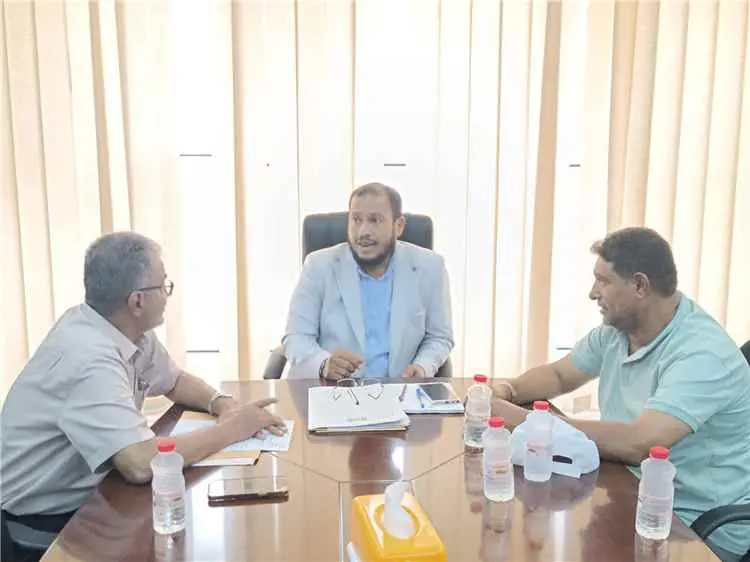 القلعة يبحث مع صندوق النظافة تنفيذ حملة شاملة لتعز...