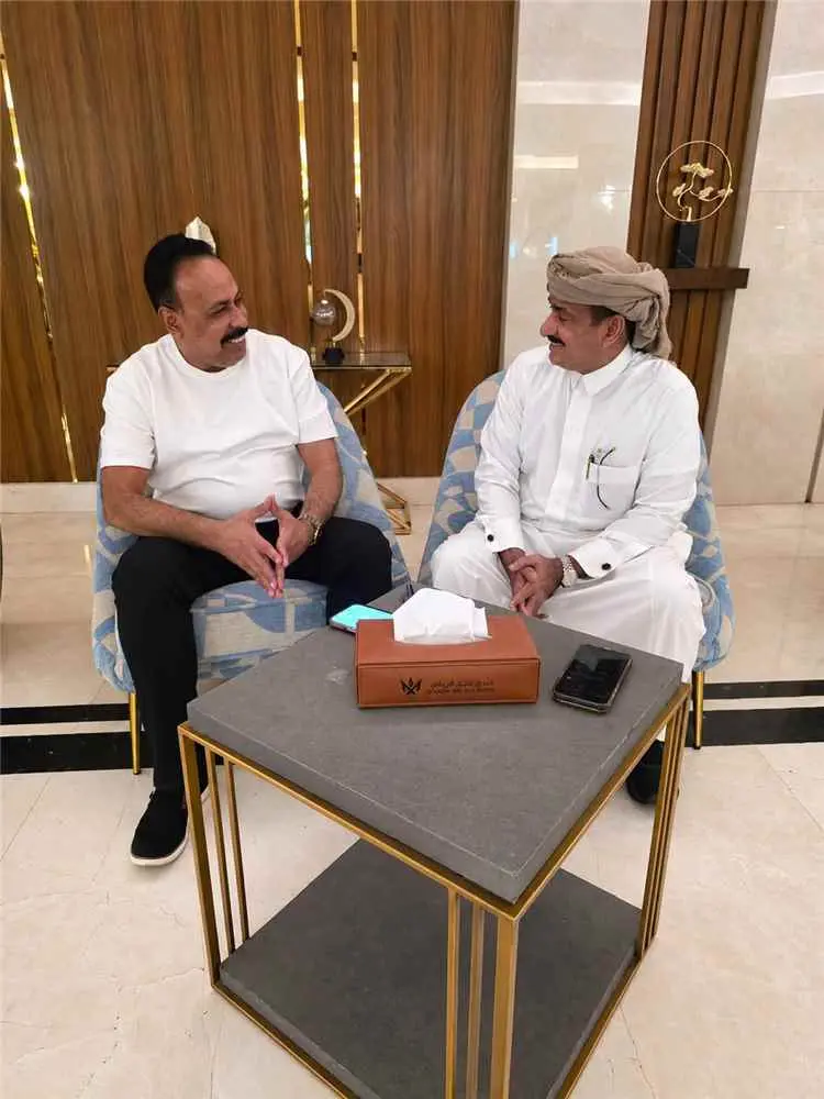 معالي وزير الأشغال والطرق والمحافظ بن الوزير يناقشان مشاريع الطرق الحيوية في شبوة