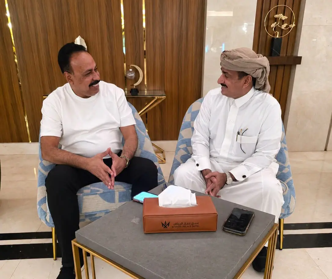 معالي وزير الأشغال والطرق والمحافظ بن الوزير يناقش...