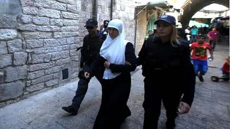 مركز فلسطيني: تصعيد ممنهج في الانتهاكات بحق الأسير...