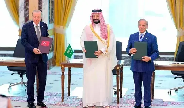 رويترز: اجتماع سعودي باكستاني تركي لتنسيق الرد على...