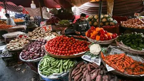 مصر.. التضخم السنوي ينخفض بدعم من تراجع أسعار الغذ...