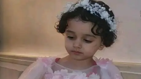 خرجت للقاء والدها وعادت جثة.. مأساة الطفلة "كارما"...
