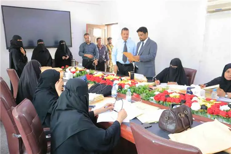 وزير التعليم الفني يطلع على سير أعمال تصحيح الاختب...