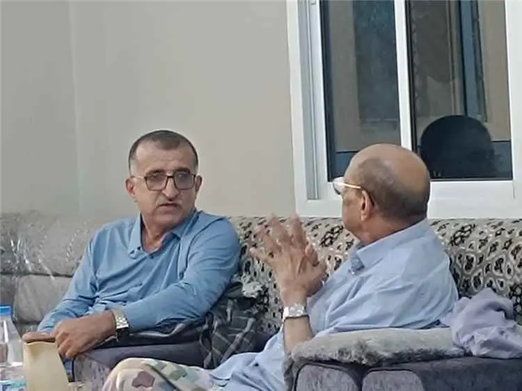 عضو مجلس الشورى المناضل أحمد عبد الله المجيدي يستق...