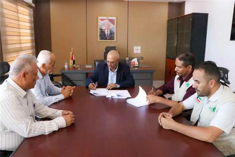 بتمويل كويتي.. الشرجبي يوقّع مشروعًا لتعزيز مياه ا...