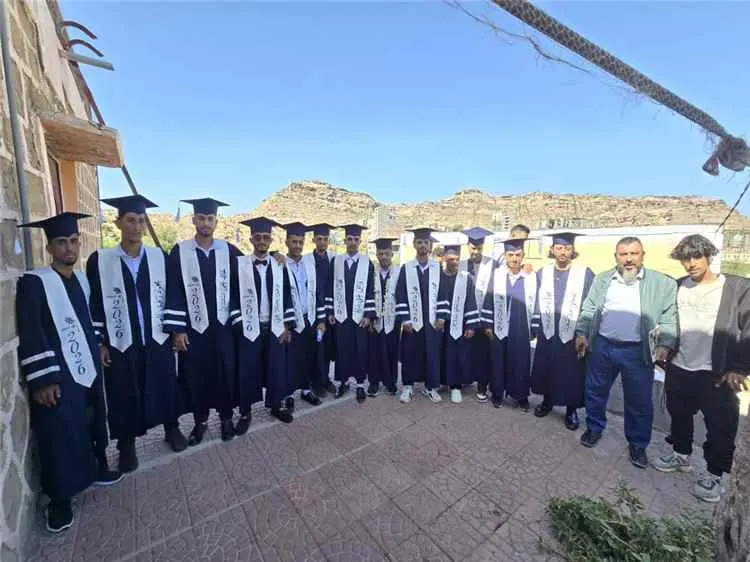 الشعيب تحتفي بتخرج الدفعة الرابعة من كلية عدن للعل...