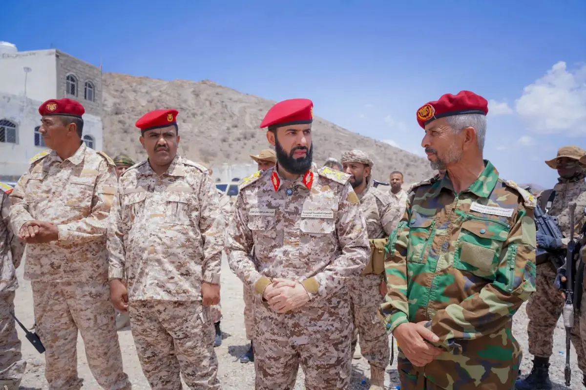 محافظ أبين خلال تفقده جبهة ثرة وأمحلحل واللواء 255 مشاه:  لن نتراجع حتى دحر المليشيات الحوثية واستعادة مؤسسات الدولة