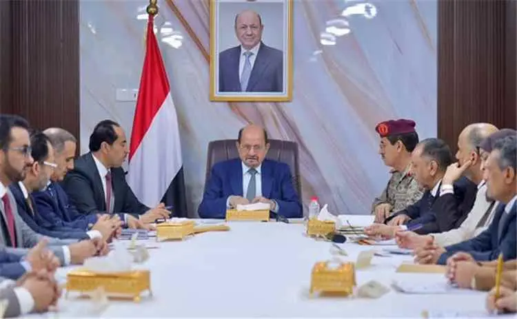 مجلس الوزراء يناقش تداعيات التصعيد الحوثي ويتخذ عد...