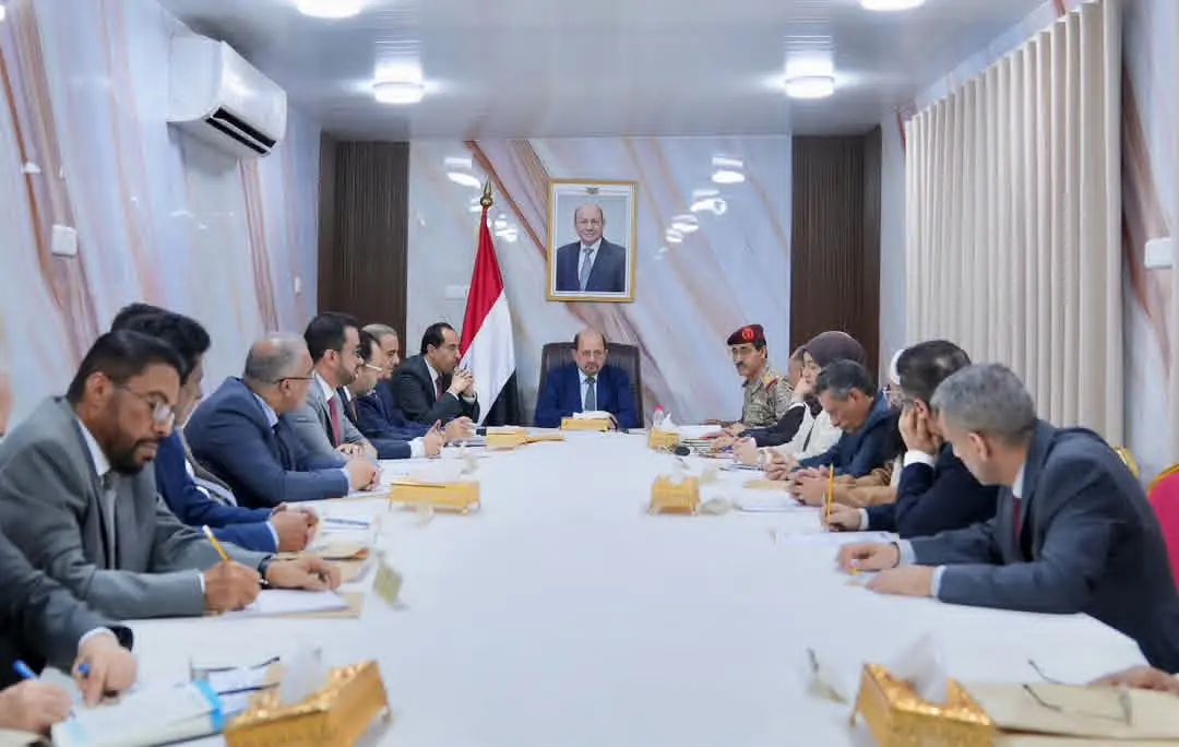 مجلس الوزراء يناقش تداعيات التصعيد الحوثي ويتخذ عد...