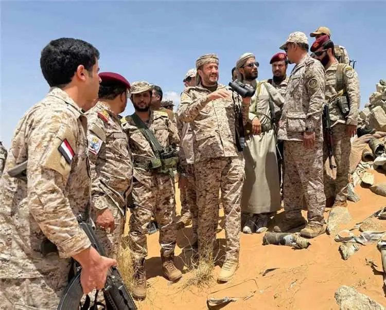 عضو مجلس القيادة عثمان مجلي يزور الفرقة الرابعة طو...