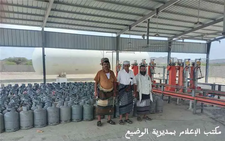 مدير عام الوضيع يشرف على عملية توزيع الغاز المنزلي