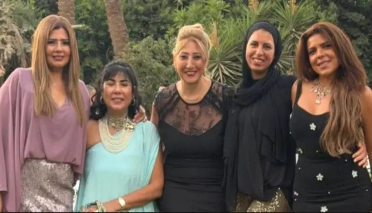 ناهد السباعي تحتفل مع خالاتها بزفاف أول حفيد لمنى...