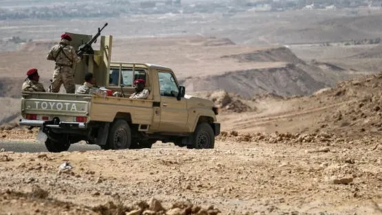 الطيران الحربي اليمني يستهدف تجمعات الحوثي بجبهة ا...