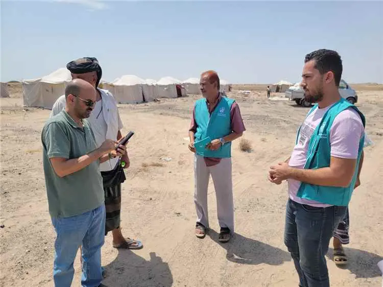 صحة البريقة تتفقد أوضاع النازحين في مخيم عمران وتق...