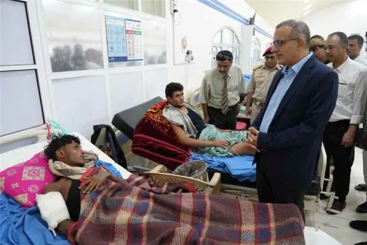 وزير الصحة يدشّن حملة للتبرع بالدم ويتفقد الجرحى ف...