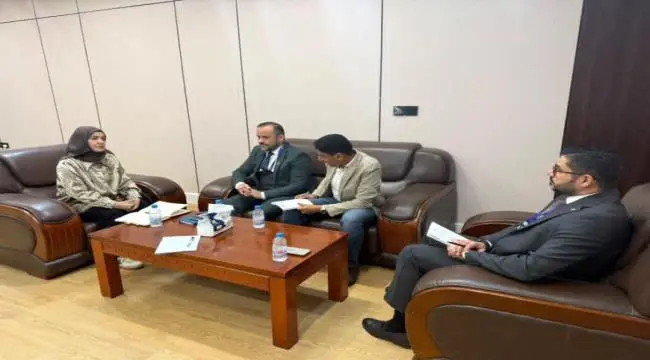عدن تبحث قانوناً وطنياً للنزوح مع المنظمة الدولية للهجرة لحماية النازحين ومكافحة الاتجار بالبشر.