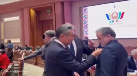 الكاميرات ترصد لقاء وديا لوزراء خارجية إيران وروسي...