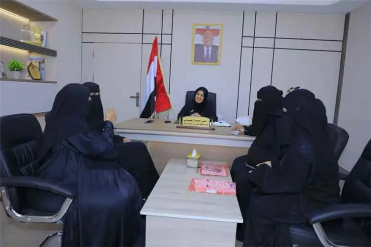 الوكيلة الحضرمي تستقبل قيادة الملتقى النسوي لرائدا...