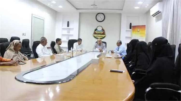 خلال لقائه بمديري الإدارات المدرسية بمديرية المكلا، مدير تربية ساحل حضرموت يؤكد الوقوف بحزم إزاء أي مساس بكرامة الكادر التربوي والتعليمي