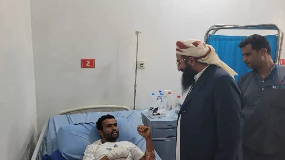 وزير الأوقاف والإرشاد يتفقد جرحى موظفي الأوقاف وال...