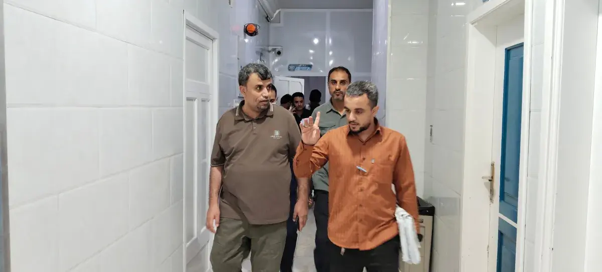 العزاني يتفقد الجرحى ويطلع على أوضاعهم الصحية