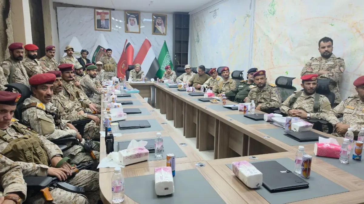 عضو مجلس القيادة الرئاسي عثمان مجلي يتفقد قوات الف...