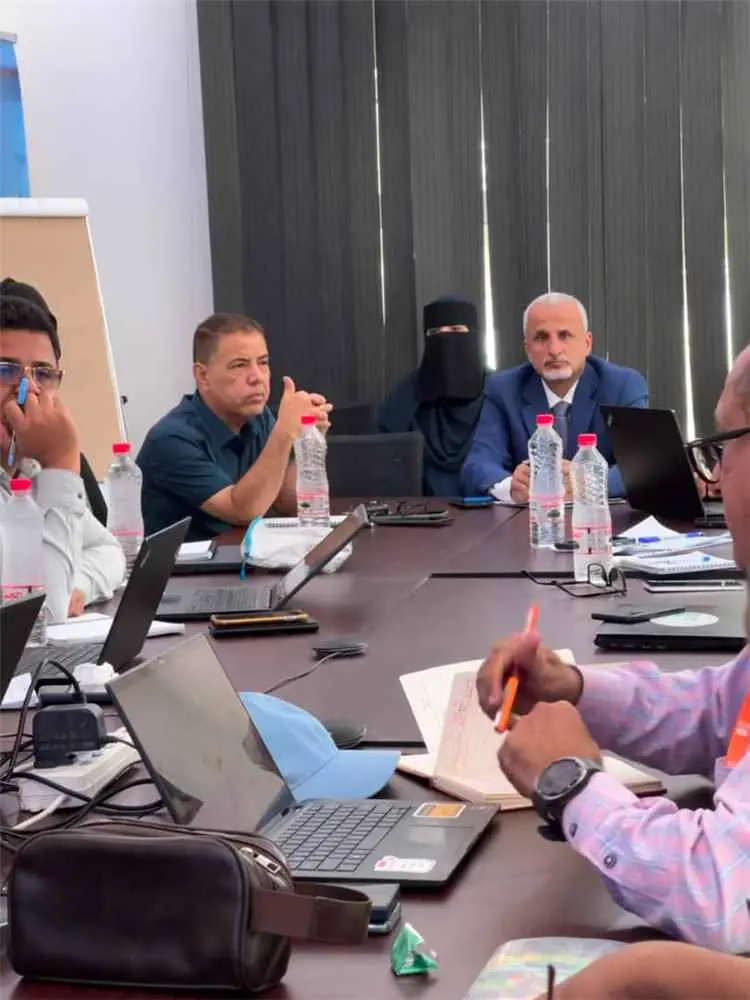 الشبحي يترأس اجتماعًا لمناقشة تأمين وإمدادات سلع ا...