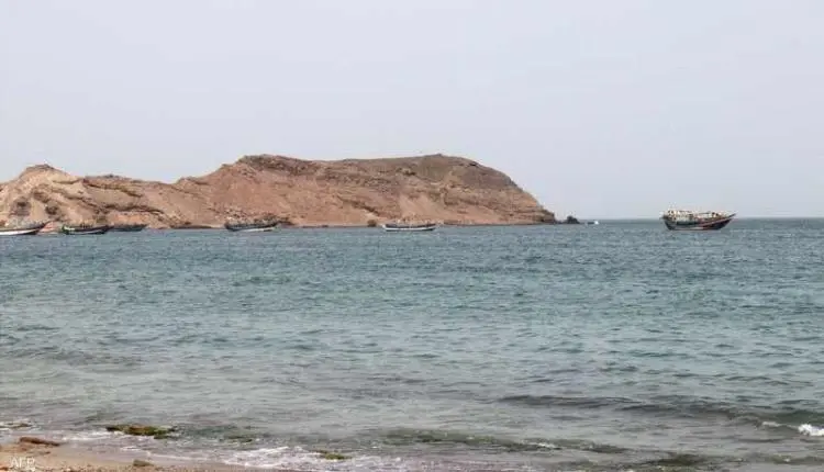 الحوثي يشق طريقًا الى التلال المطلة على باب المندب والمخا لنقل الأسلحة بمشاركة ايرانيين ولبنانيين