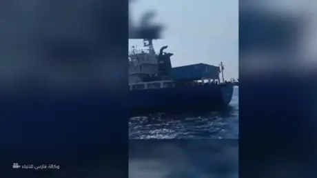 مشاهد لسفينة إيرانية في مضيق هرمز بعد تعرضها لاسته...