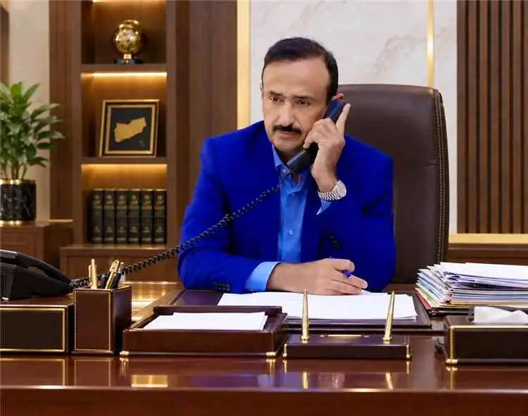 بن الوزير يجري اتصالا بقائد دفاع شبوة ويطلع على مس...