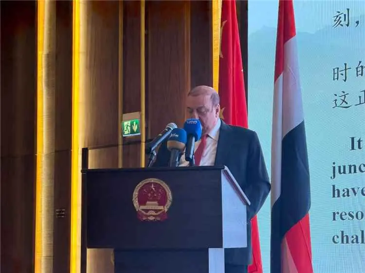 رئيس مجلس النواب يؤكد عمق العلاقات التاريخية بين اليمن والصين