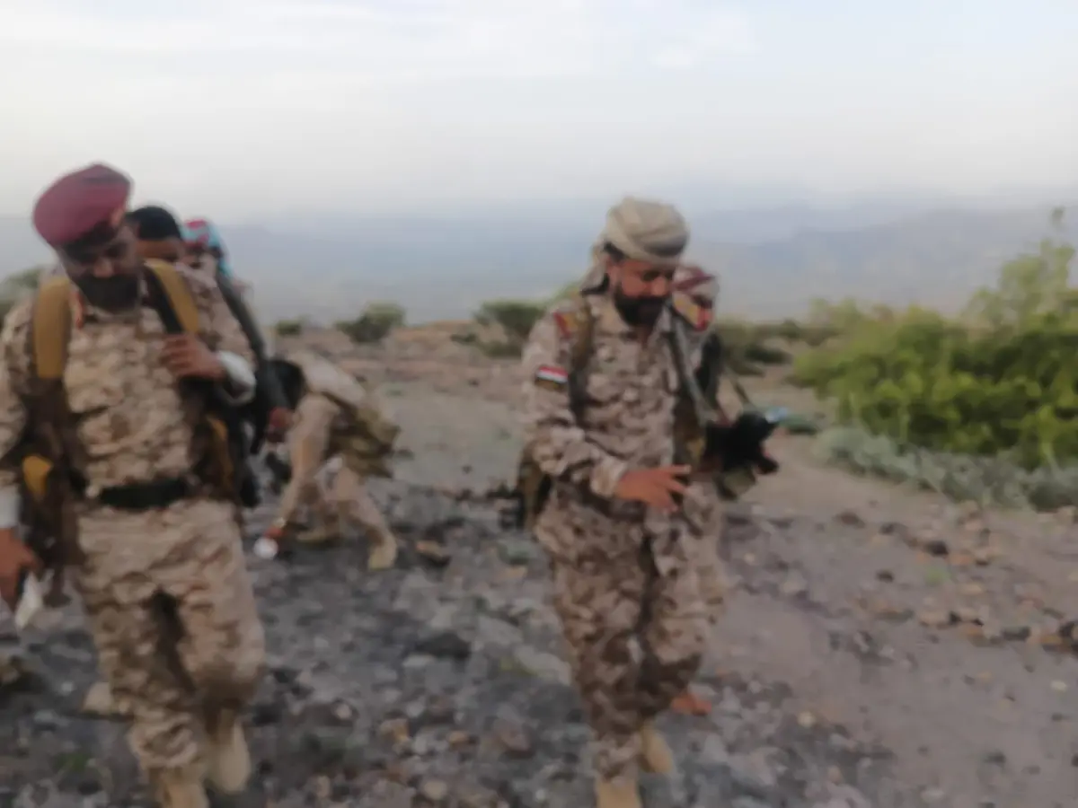 قائد محور طور الباحة يتفقد جبهات غرب الحجرية ويشيد...