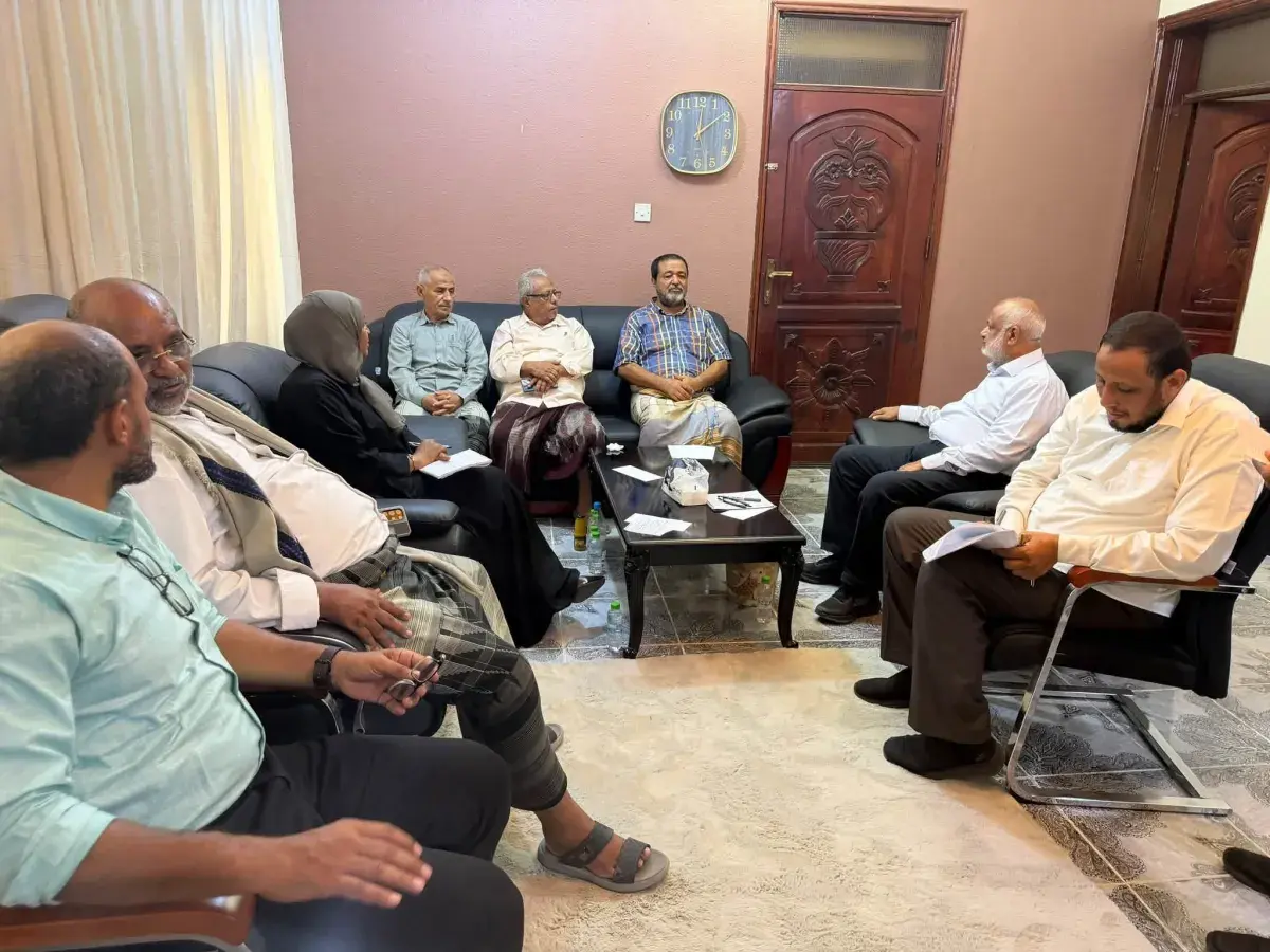 محافظ الحديدة يبحث تعزيز الاستجابة الإنسانية في ظل...