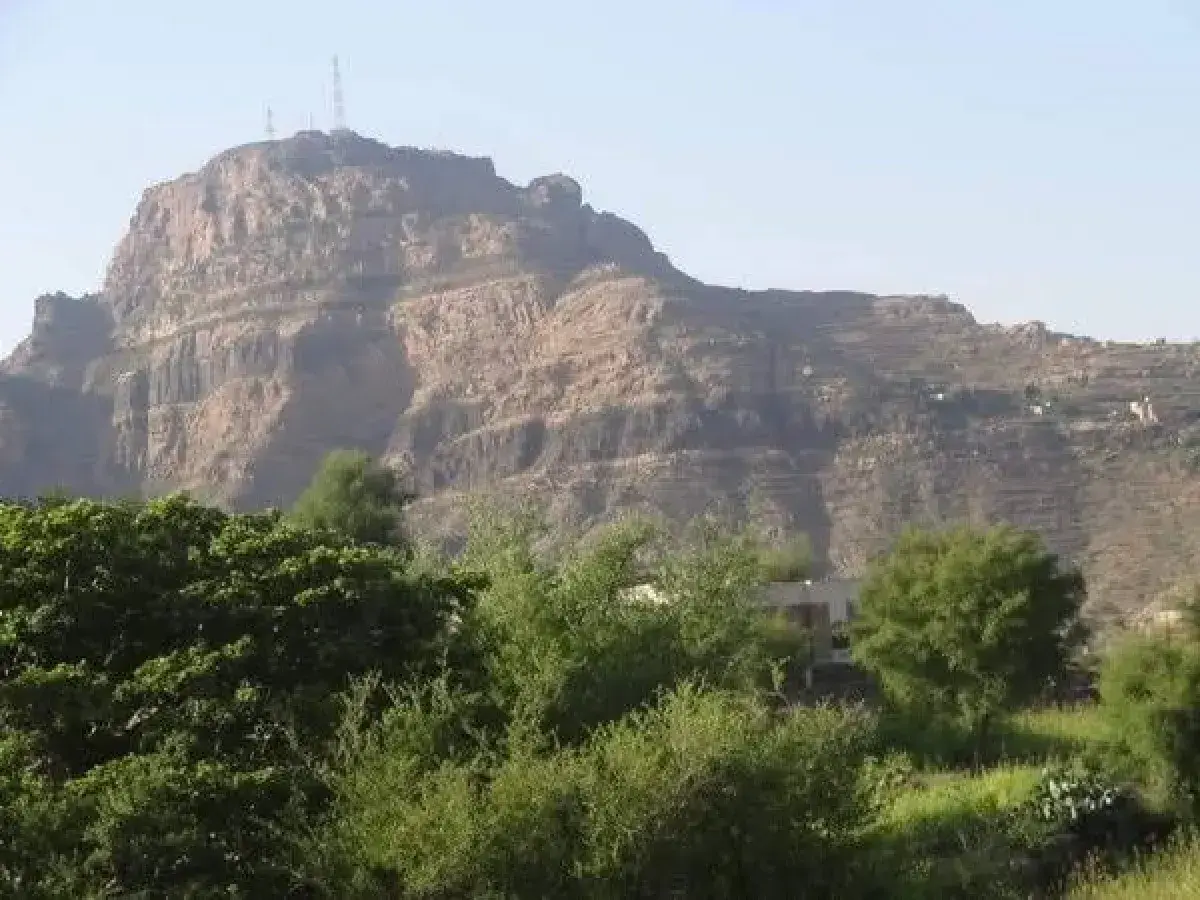 مخاطر جدية تهدد تعز: تصعيد حوثي يستهدف عزل المدينة...