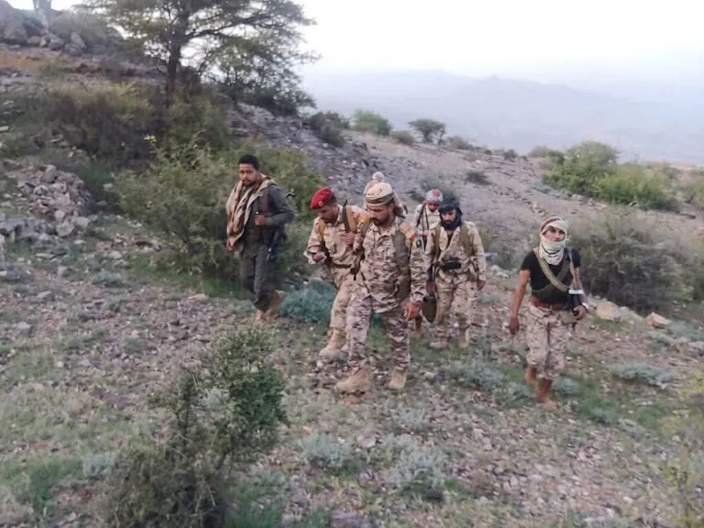 قائد محور طور الباحة يتفقد جبهات غرب الحجرية ويشيد...
