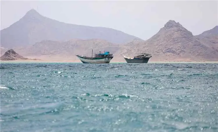 رويترز: سيطرة الحوثيين على الساحل اليمني تعيد تشكي...