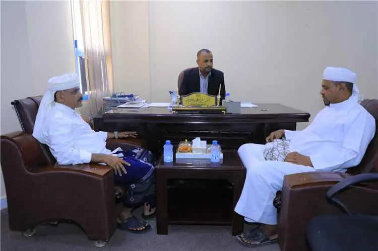 الوكيل باعلوي يبحث مع لجنة إصلاح ذات البين تسهيل حركة البعثات الرياضية وتعزيز السلم الاجتماعي