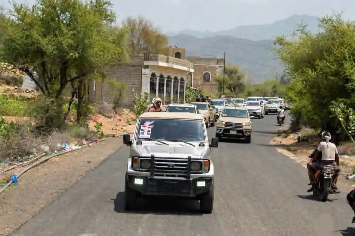 أبناء المعافر يسيّرون قافلة غذائية وإغاثية لدعم أبطال القوات المسلحة في جبهة الكدحة
